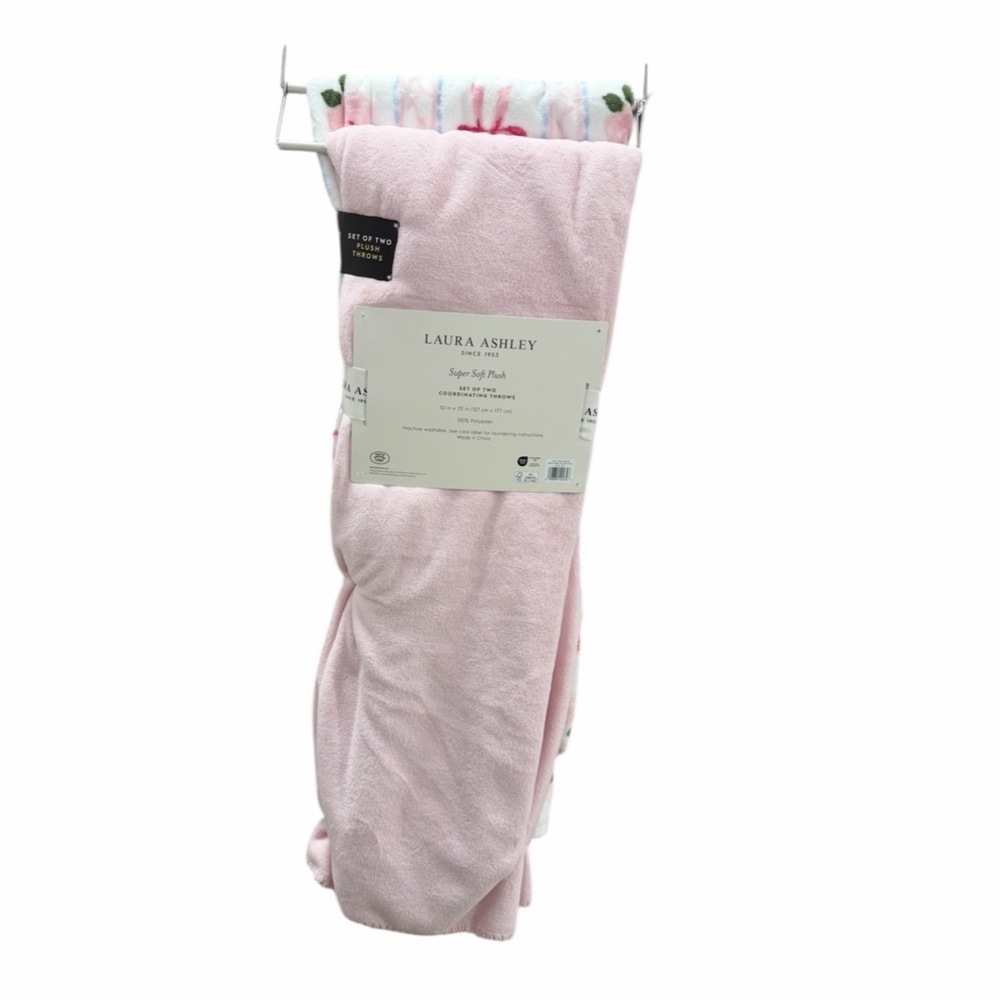 π πΈLaura Ashley Set of TWO Pink Plush Coordinating Throws NWT ~ π BOWS & πΈROSES - Picture 4 of 16